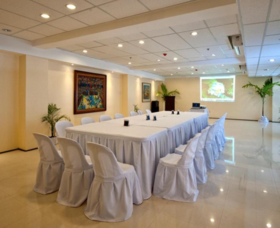 M Citi Suites Cebu Εξωτερικό φωτογραφία