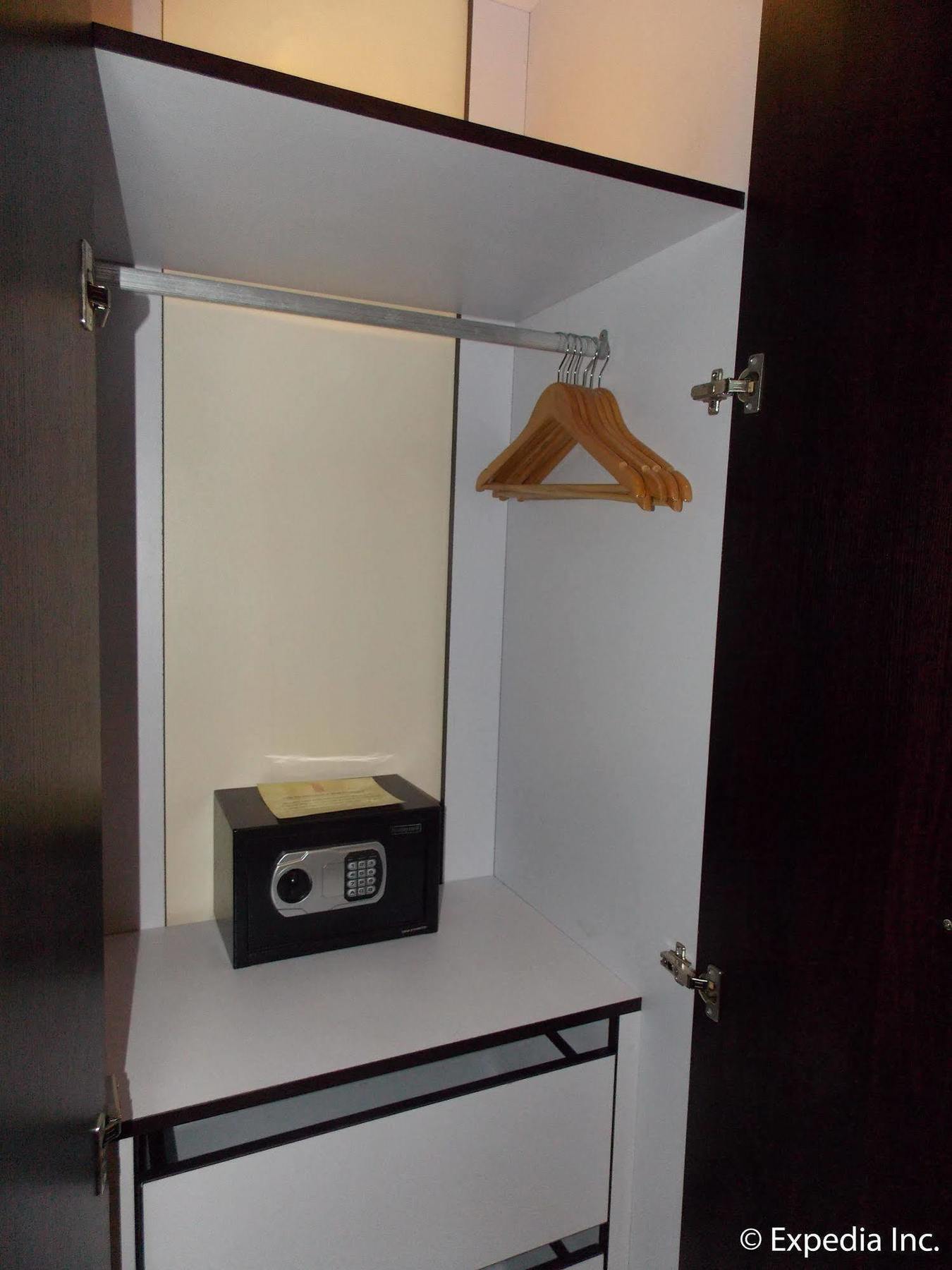 M Citi Suites Cebu Εξωτερικό φωτογραφία