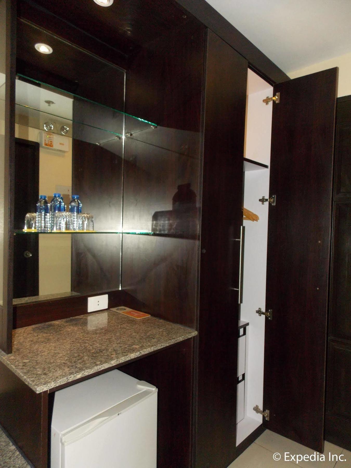 M Citi Suites Cebu Εξωτερικό φωτογραφία